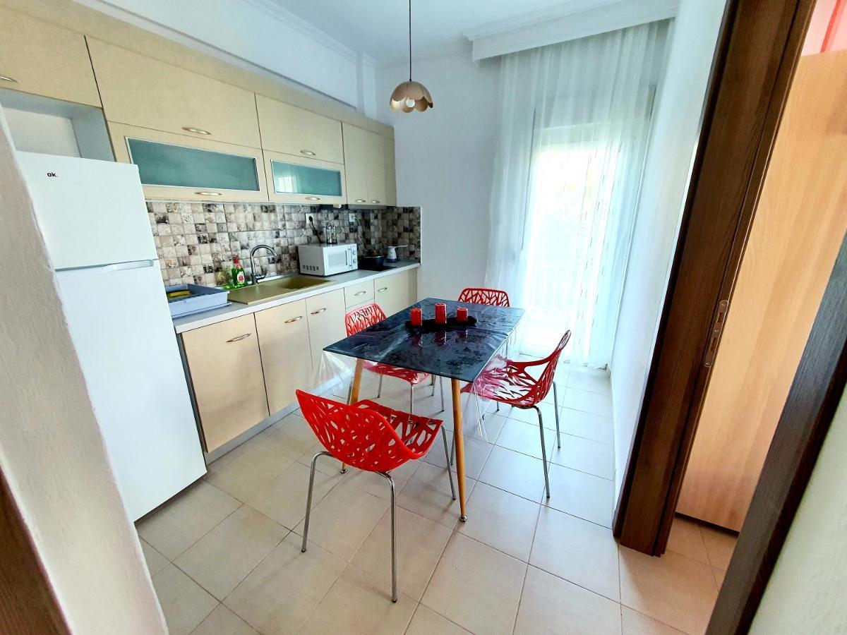 Cozy & Cool Apartment N1 30M From Sea Nea Kallikrateia Buitenkant foto